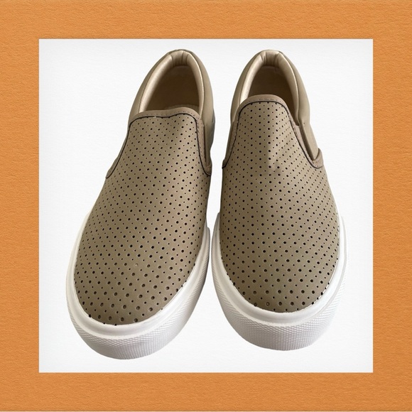 Jenn Ardor Shoes - Jenn Ardor Women’s Slip On Sneakers - Size 10